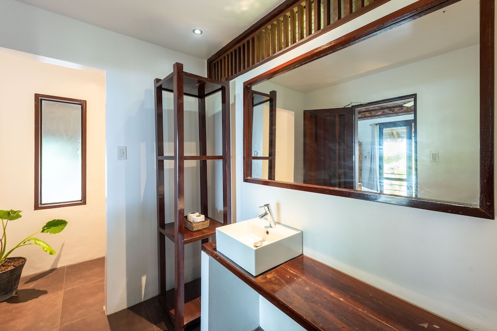 C10 Beach Front Bungalow (2nd Flr) photo 2