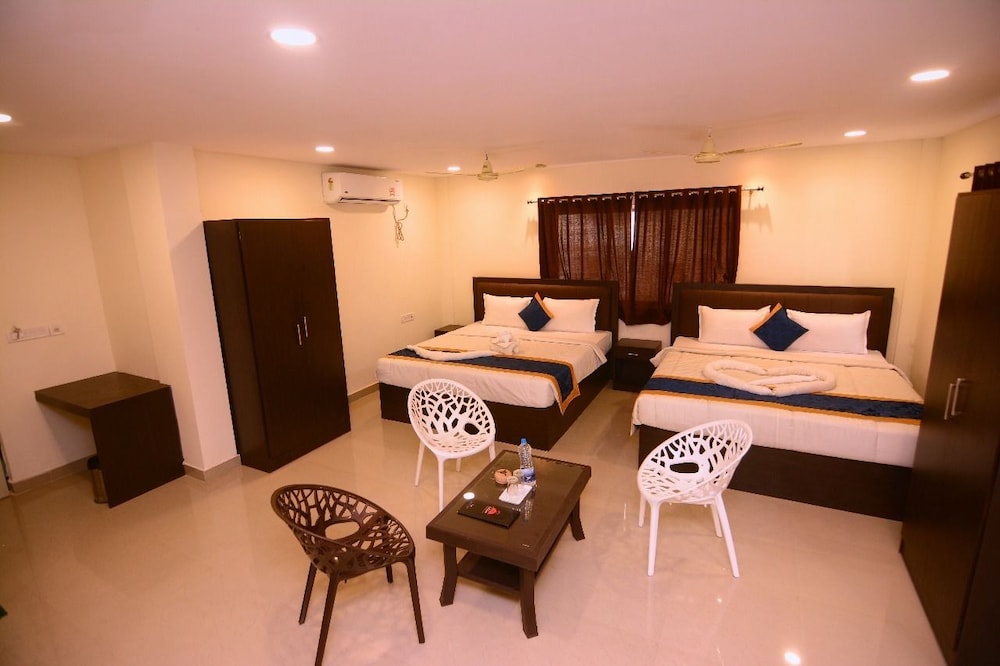 Comfort Quadruple Room, 2 Double Beds photo 2