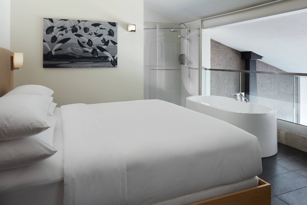 Penthouse, 2 Bedrooms, Kitchen - Photo 4