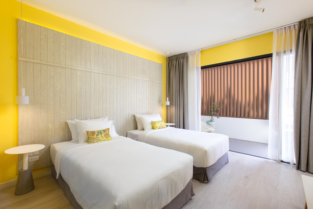 Superior Twin Room with Pool Access - Photo 2