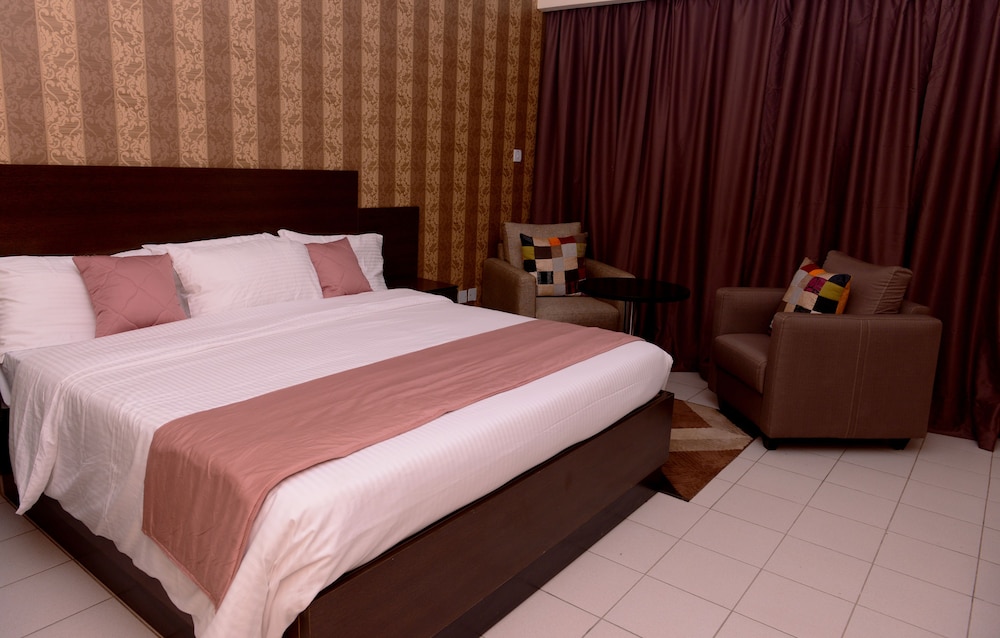 Business Suite, 1 Bedroom, Annex Building photo 3