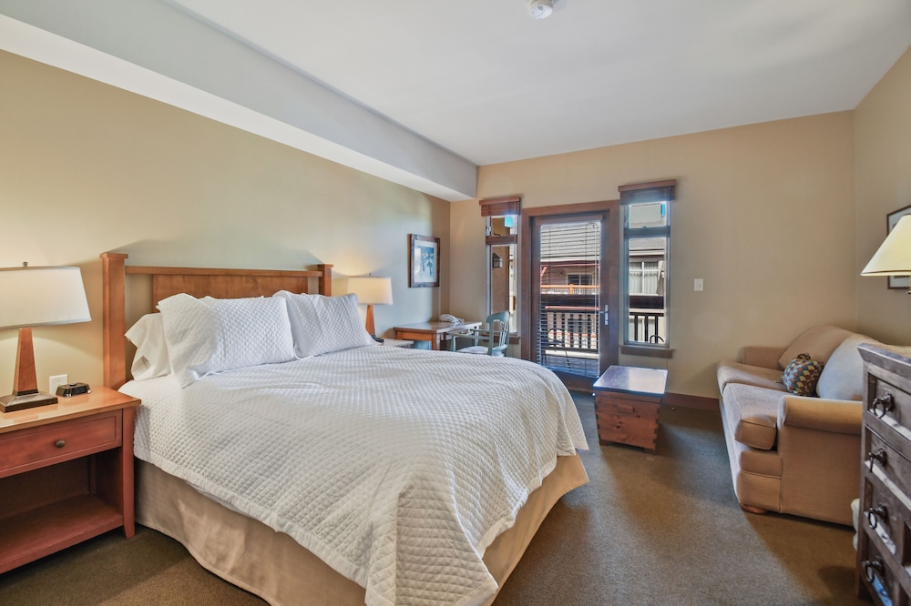 Deluxe Condo, 2 Bedrooms, Balcony, Slope side photo 3