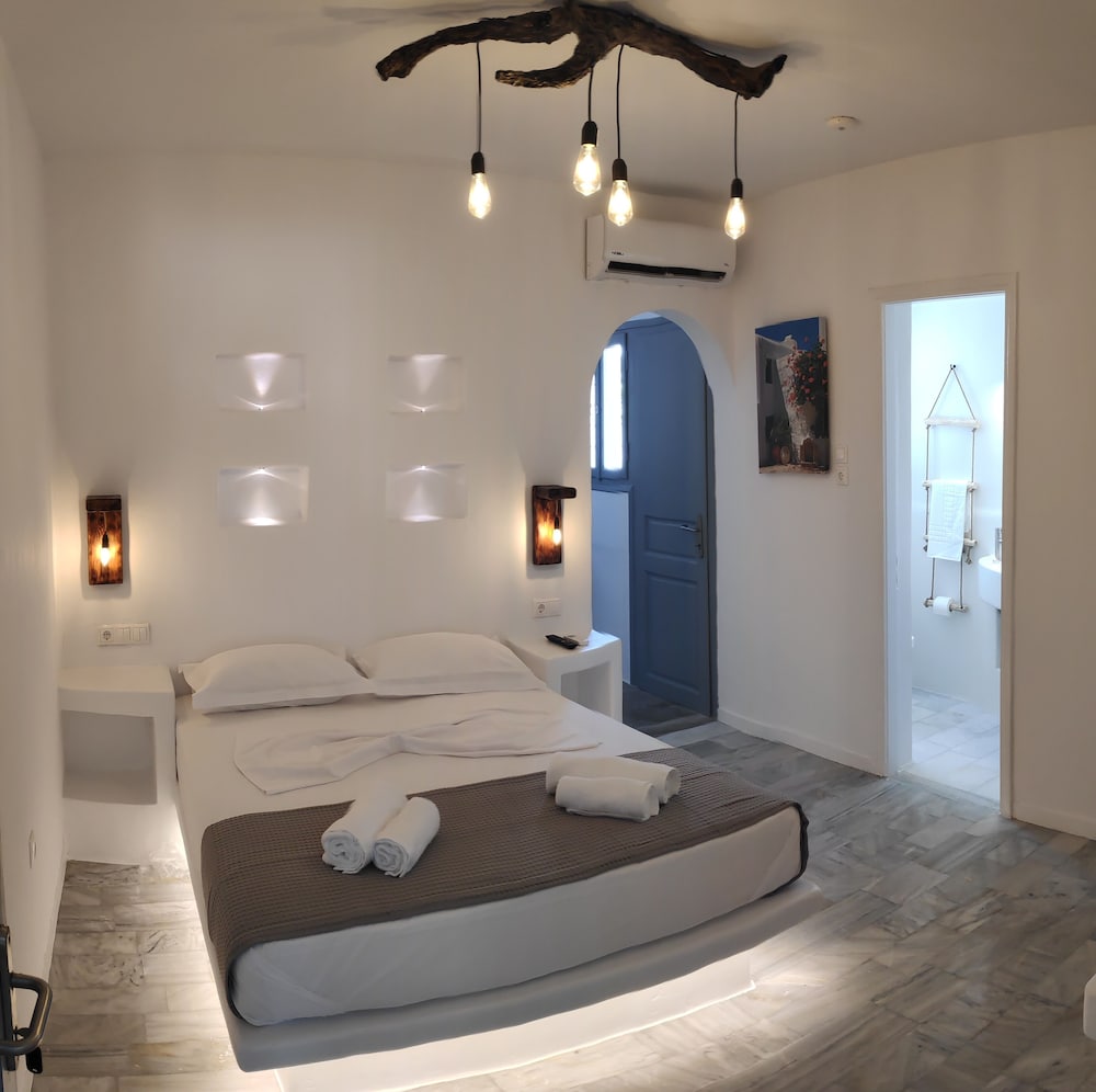 Deluxe Room (Grey 4)