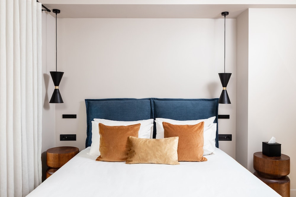 Premium Room with Balcony (Hotel) - Photo 4