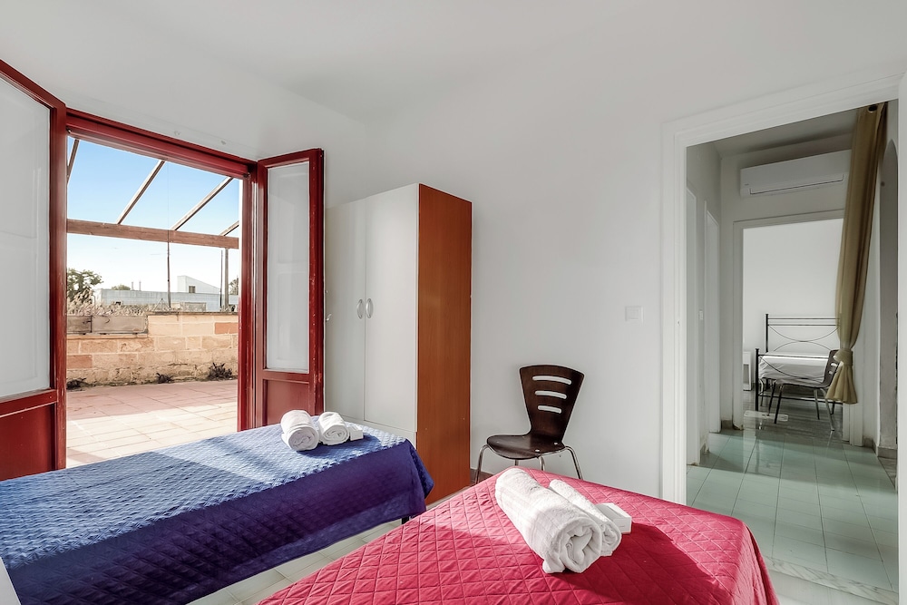 Standard Apartment, 3 Bedrooms, 2 Bathrooms (Waves Apartment 1 100m From Sea)
