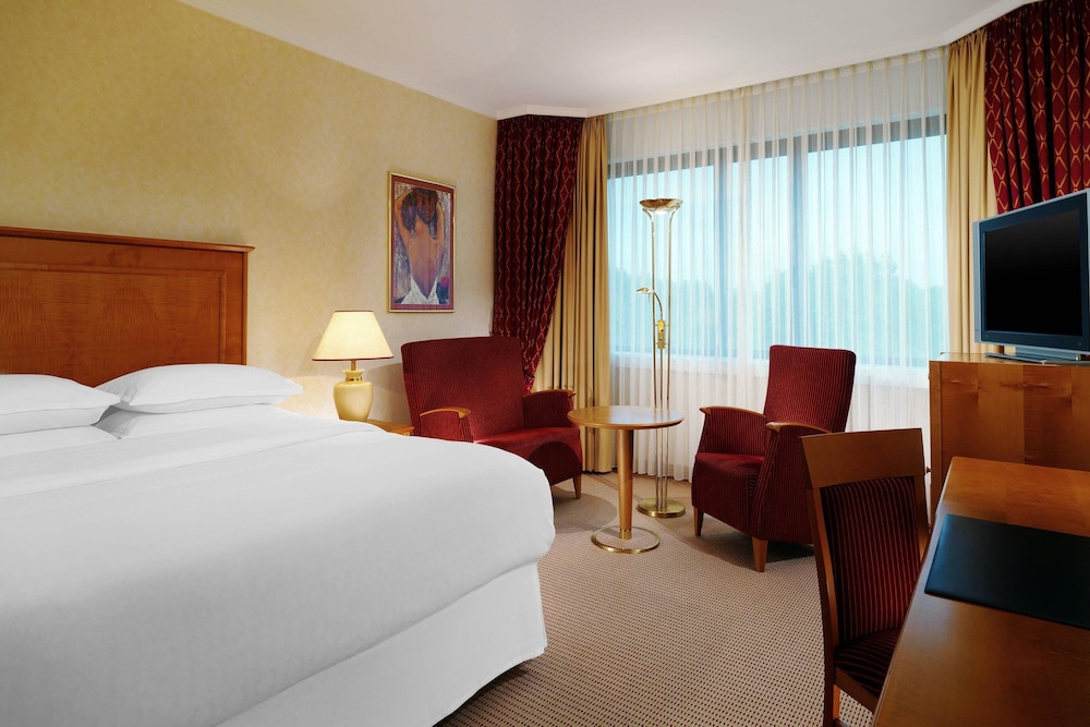 Club Floor, Club Room, 1 Queen Bed photo 1