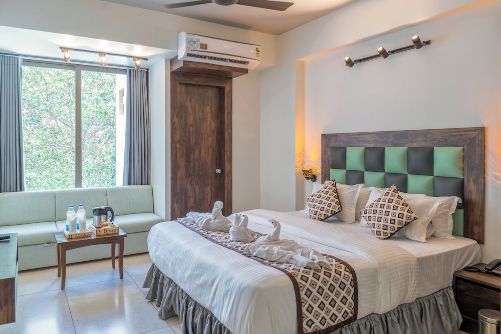 Superior Double Room, City View
