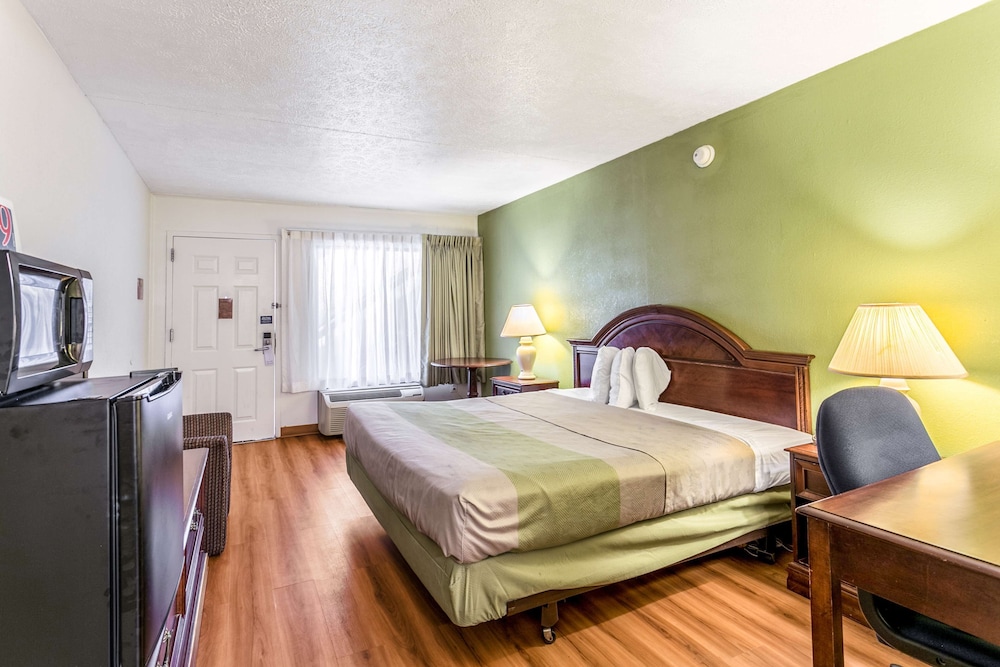Room, 1 King Bed, Non Smoking photo 1