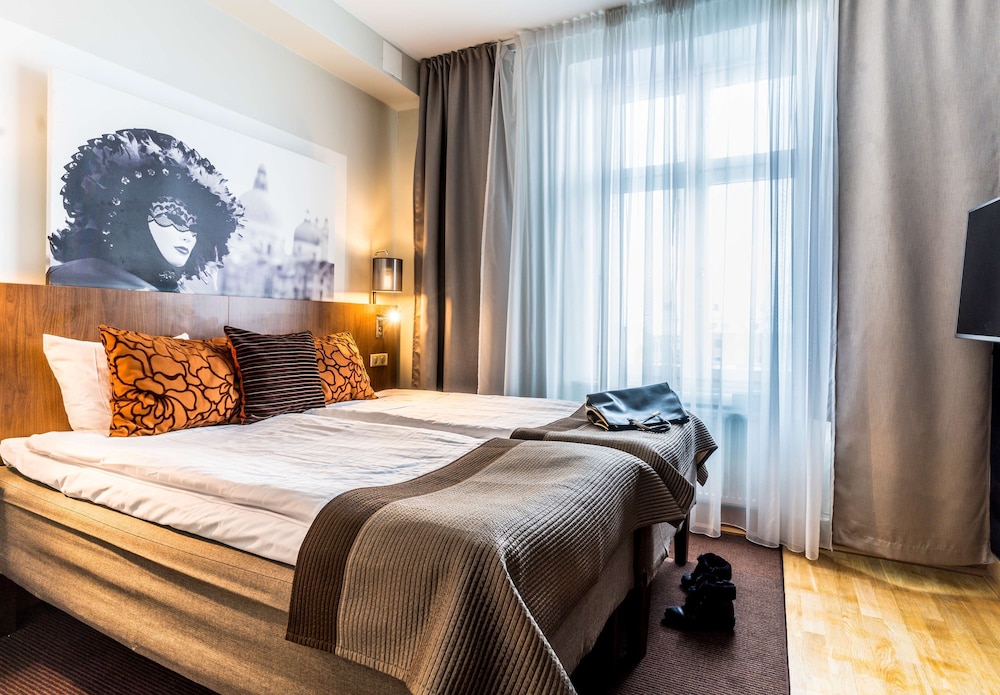 Standard Room, 1 Queen Bed photo 3