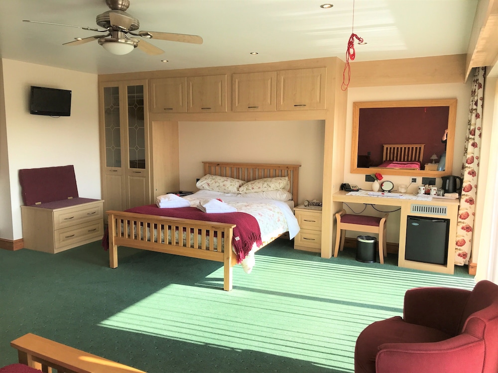 Superior Quadruple Room, Accessible (Riverside) photo 3