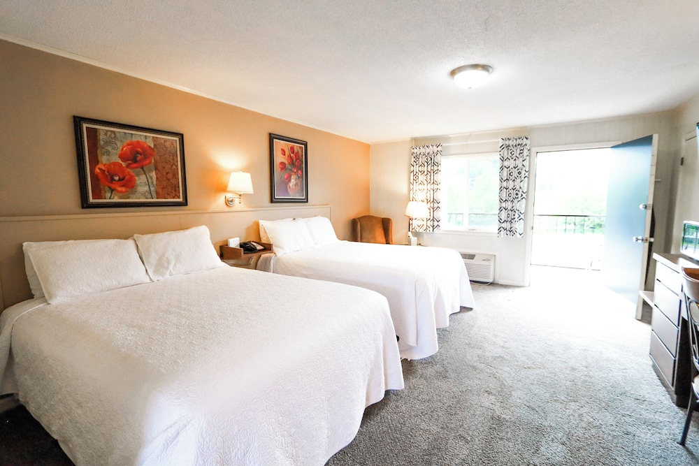 Gallery Double Room, 2 Queen Beds, Balcony