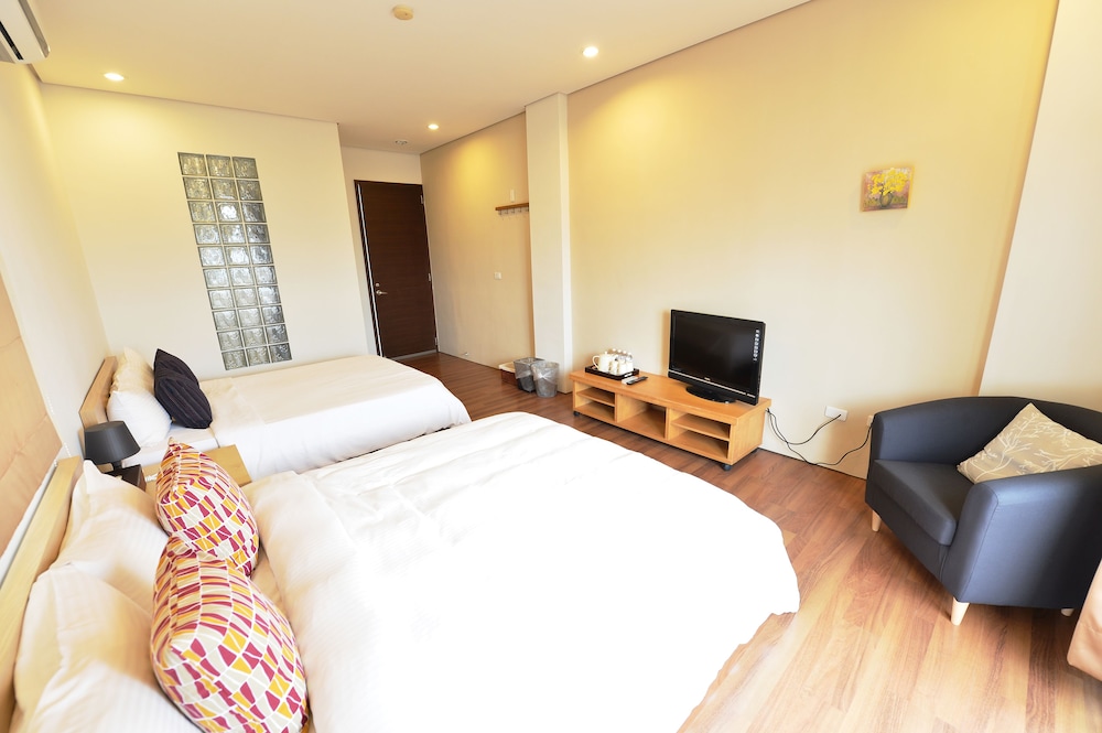 Elite Quadruple Room, 2 Double Beds, Courtyard View, Beachside photo 3