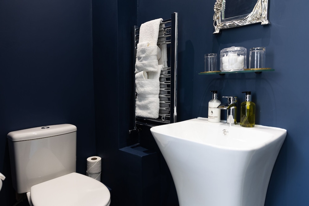 Superior Double Room, Ensuite (Hazel Holt) photo 3