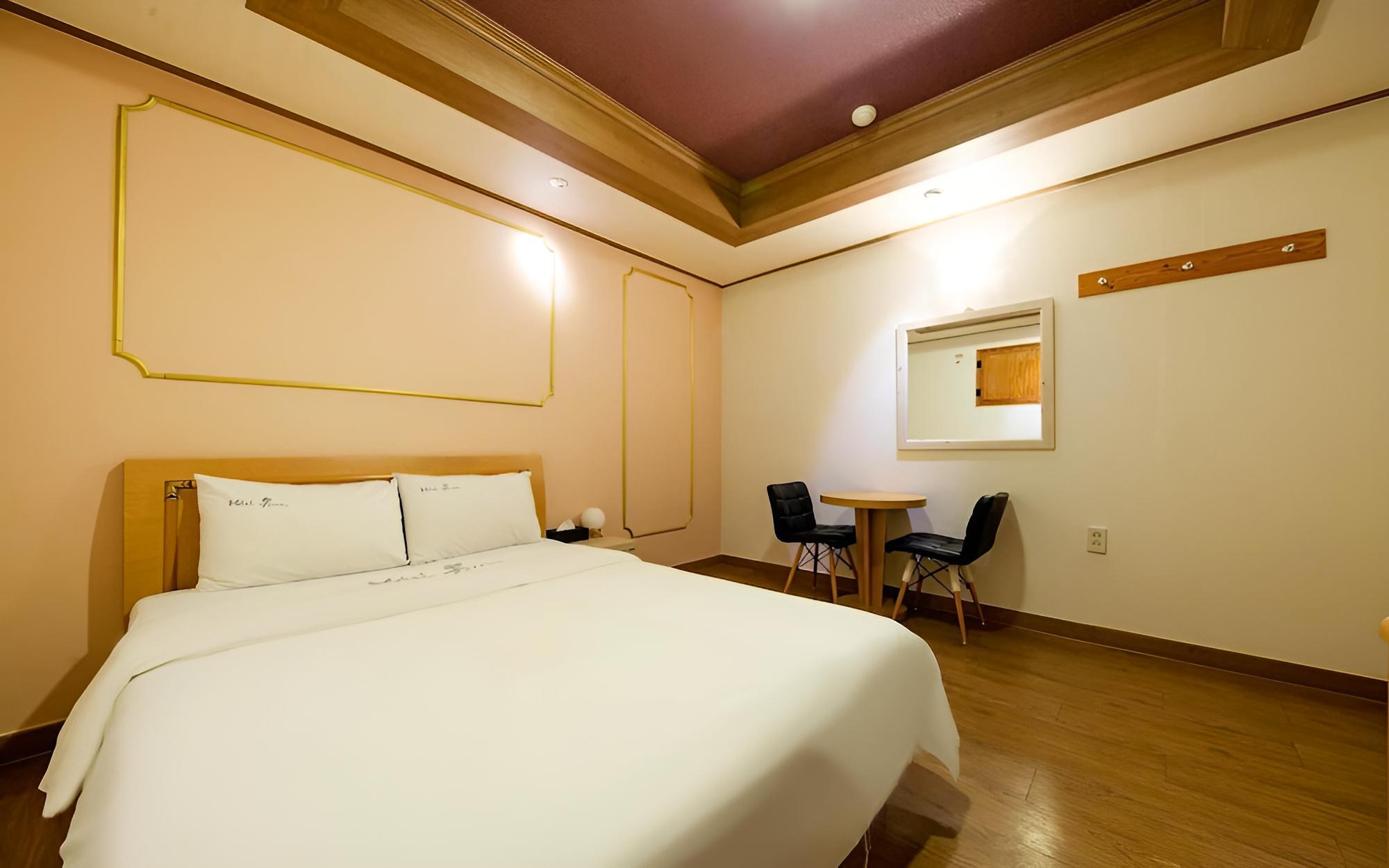 Room (Standard room (Netflix random allocat) photo 2