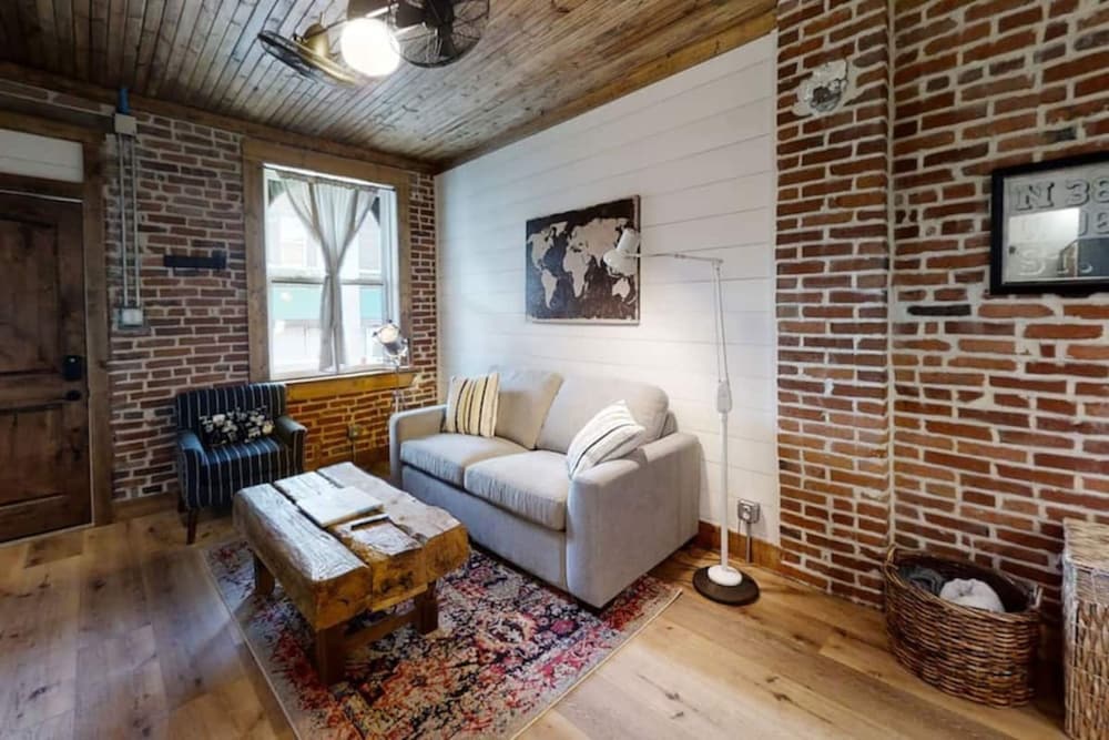 Signature Condo, 1 Queen Bed with Sofa bed photo 1