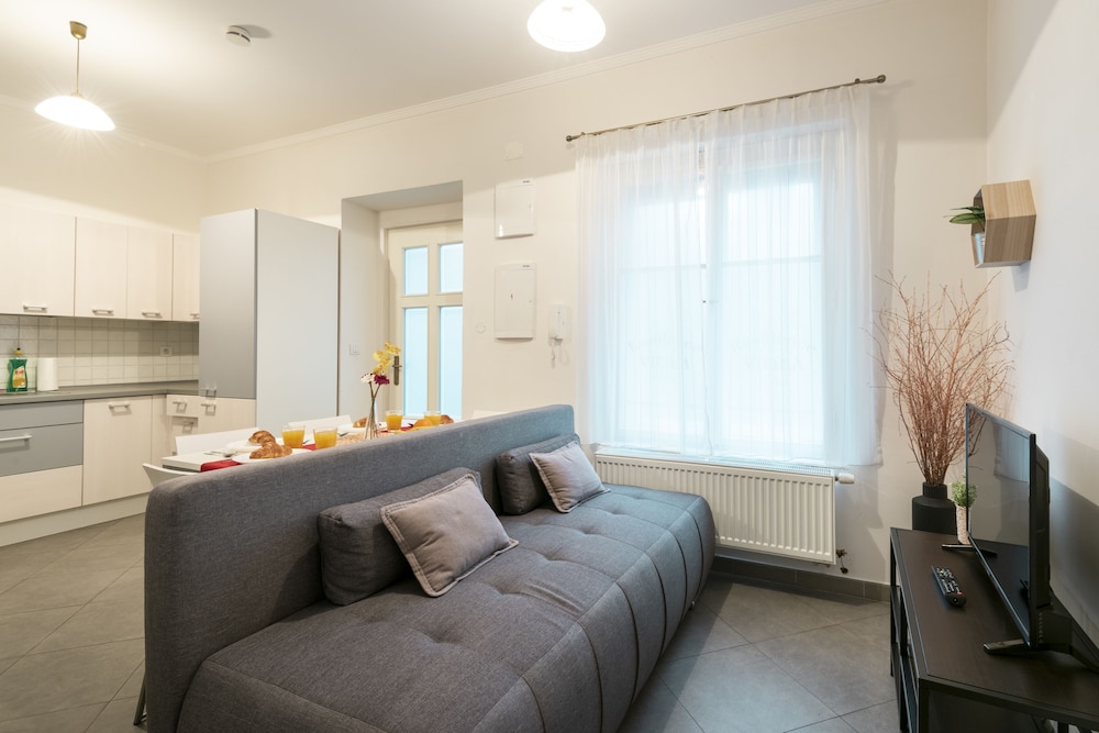 Standard Apartment, 2 Bedrooms, Connecting Rooms (Apt 10)
