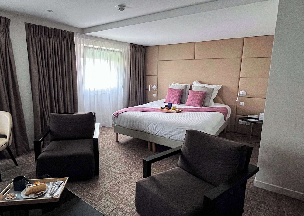 Family Room, 1 King Bed, Non Smoking (Converts to 2 Twin Beds;with Sofabed) - Photo 6
