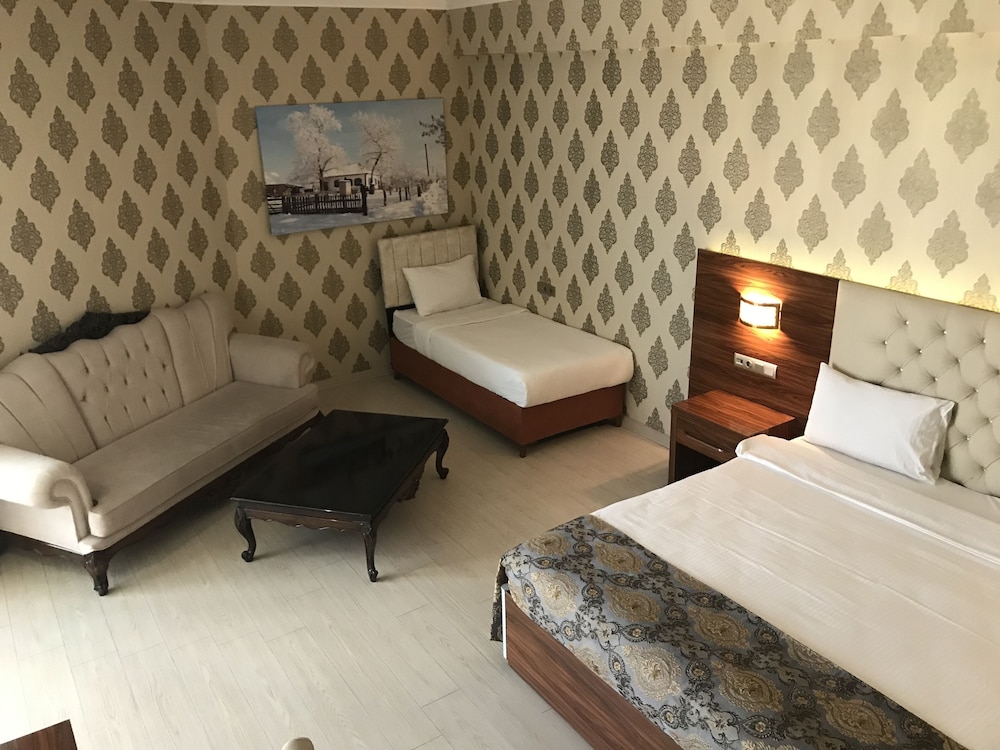 Deluxe Triple Room photo 3