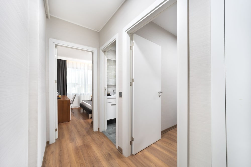 Deluxe Studio Suite, 2 Bedrooms photo 3