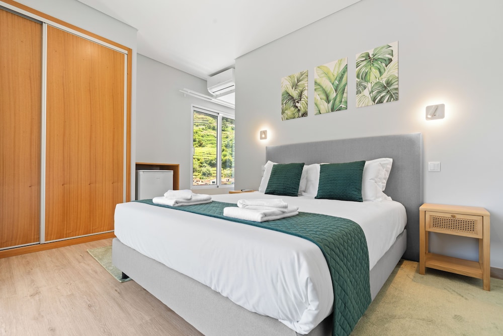 Deluxe Double Room with Balcony photo 1