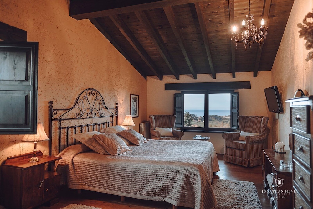 Suite, 1 King Bed, Sea View