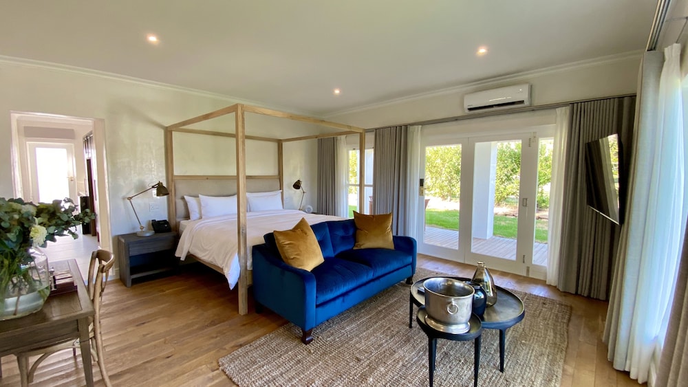 Deluxe Suite, Garden View