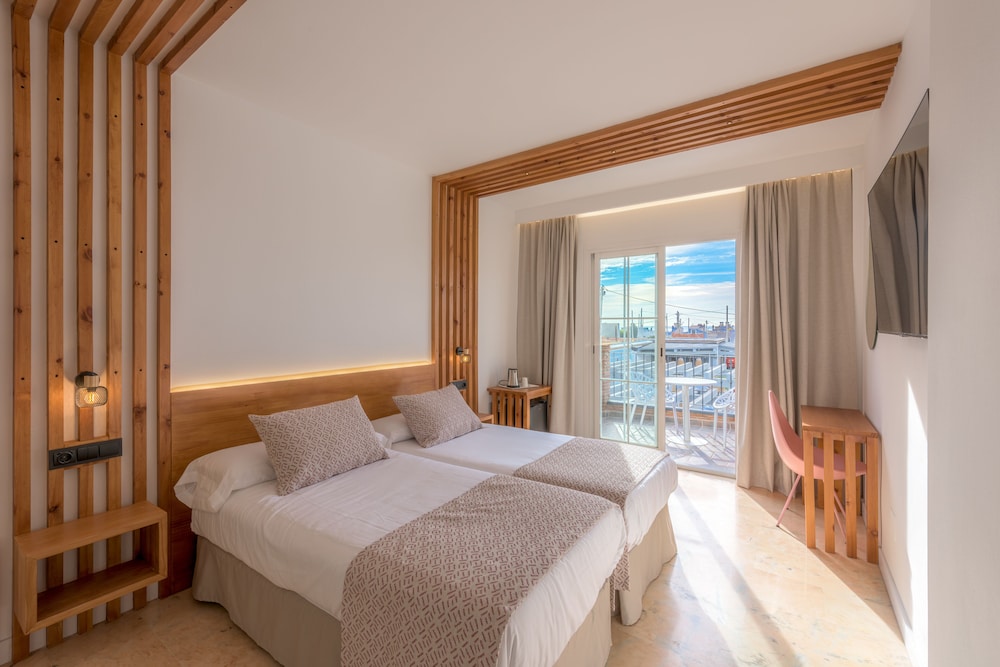 Deluxe Double Room, Terrace, Pool View