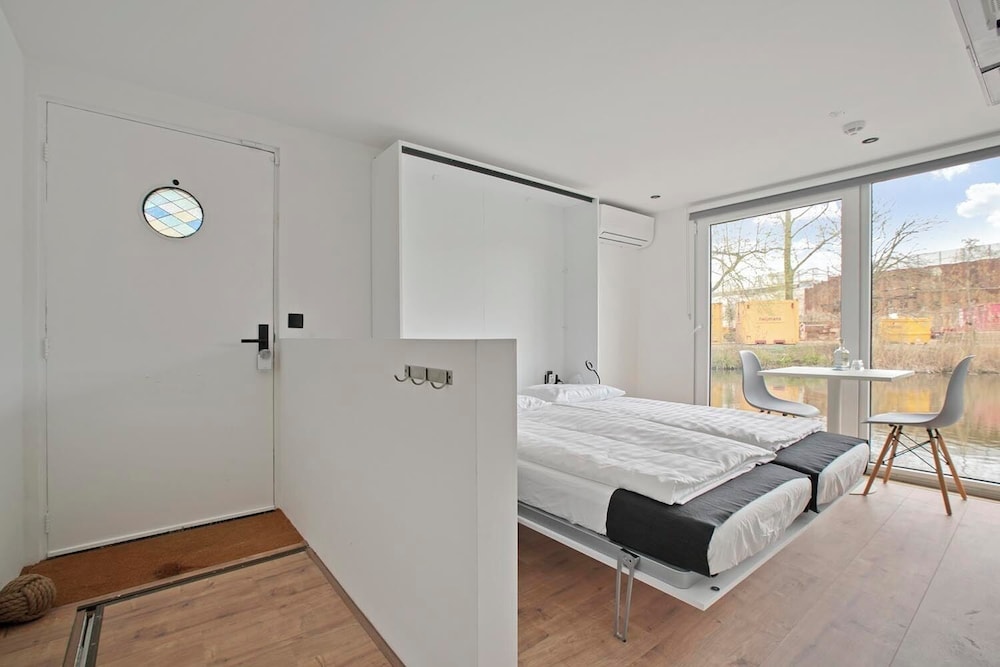 Comfort Studio, Private Bathroom, Lake View photo 1