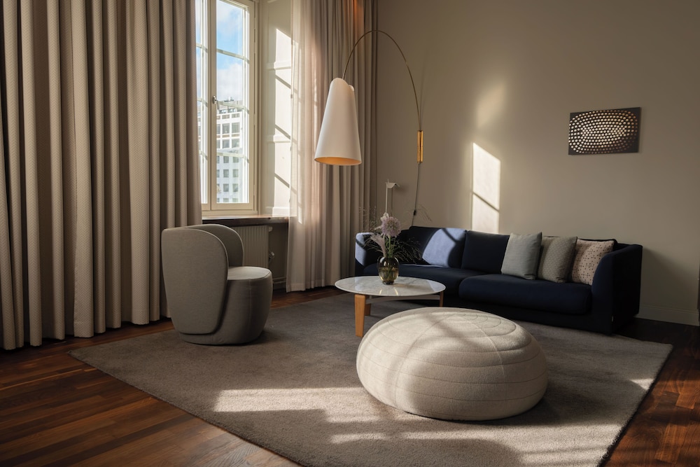 Suite, Corner