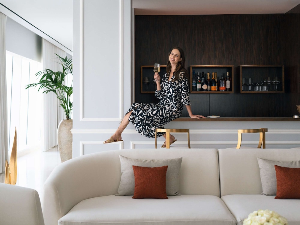 Presidential Suite, 2 King Bedrooms, Private Terrace, High Floor (Club Lounge Access) thumbnail 5