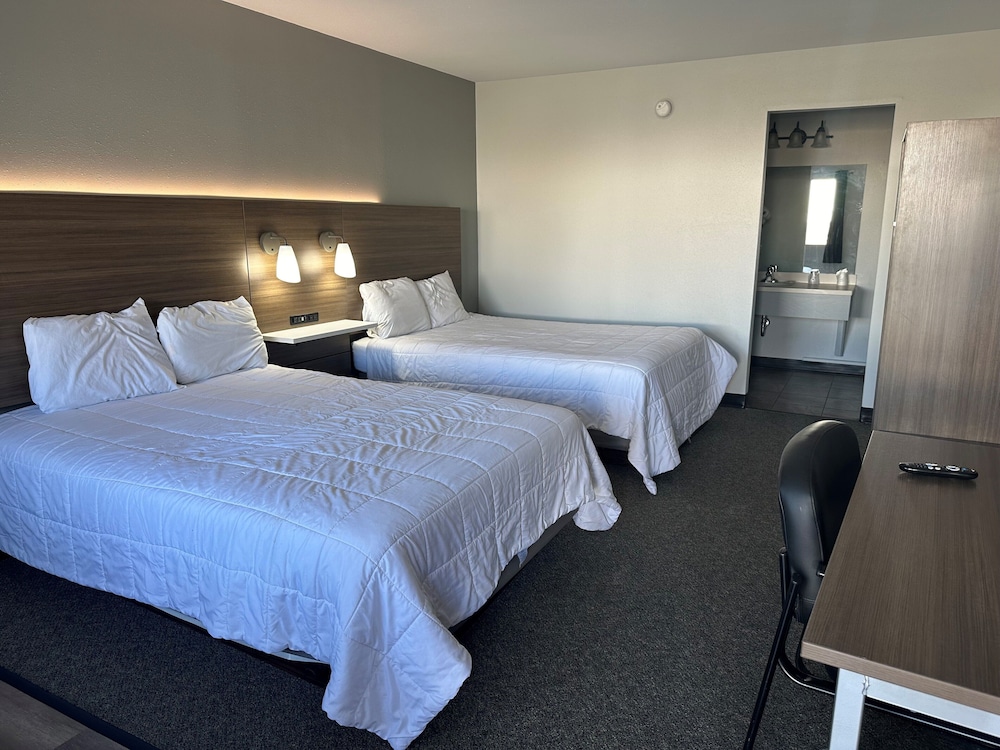 Double Room, 2 Queen Beds photo 3