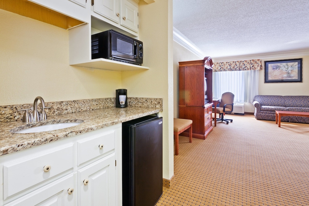 Suite, Multiple Beds - Photo 1