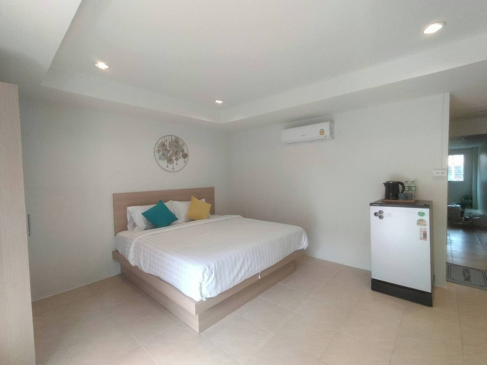 Deluxe Room, Balcony, City View - Photo 10