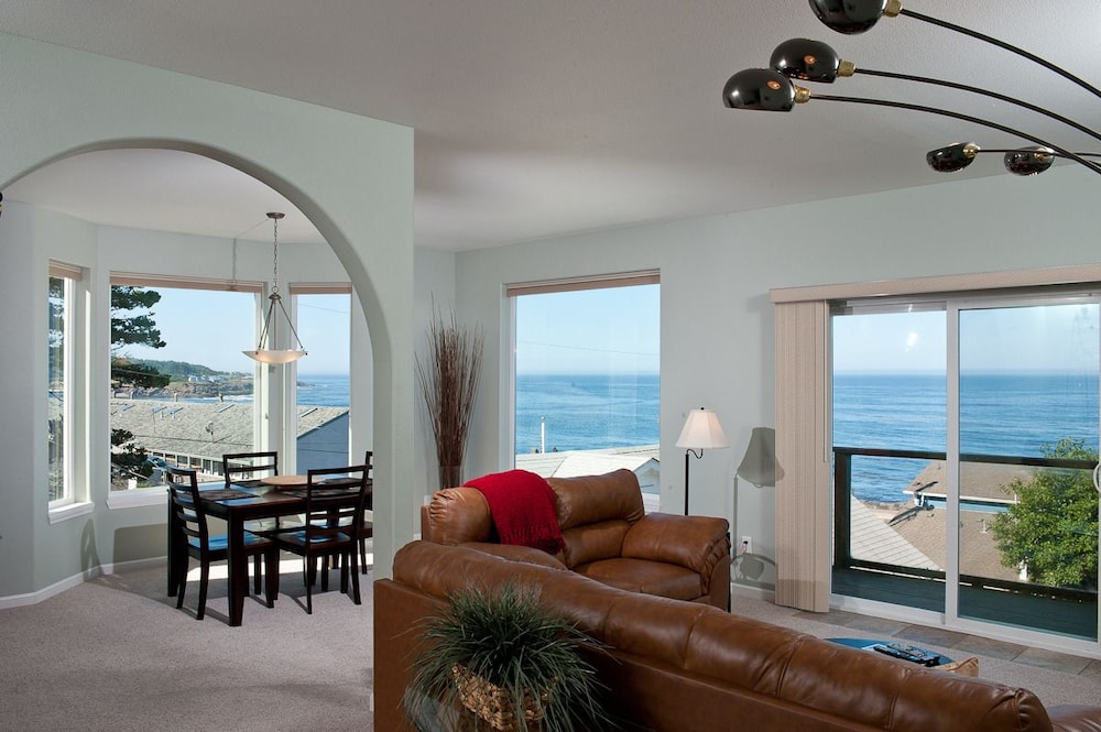 Second Floor Condo, 2 Bedrooms, Kitchen, Ocean View (Snuggle Inn) photo 2