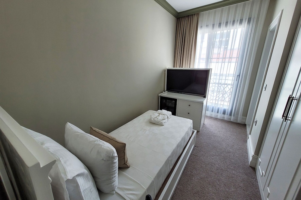 Economy Room