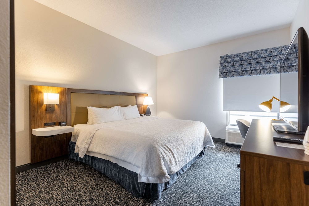 Room, 1 Queen Bed, Accessible (Roll-In Shower) - Photo 4