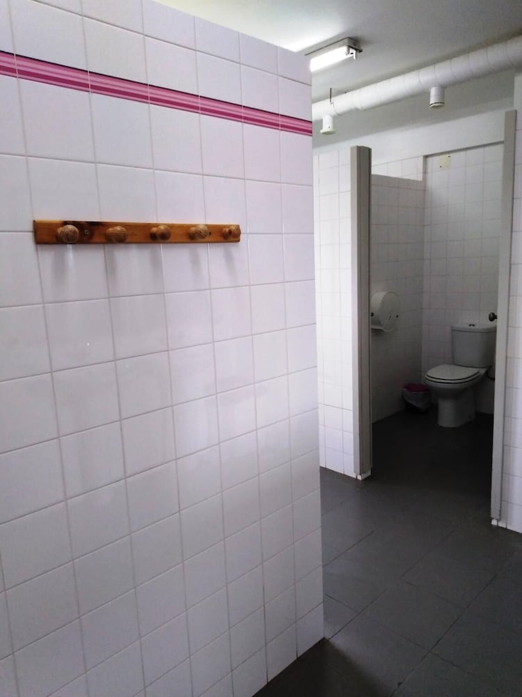 Shared Dormitory, Men only, Shared Bathroom (4 Beds) photo 3