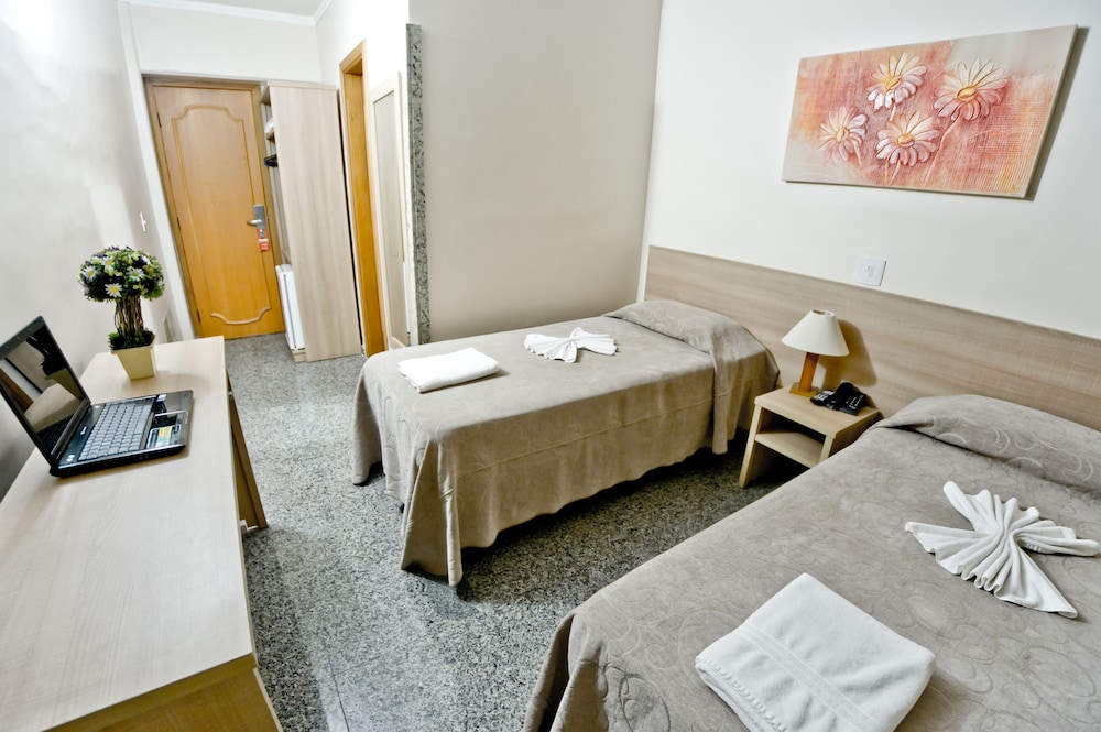 Standard Twin Room - Photo 2