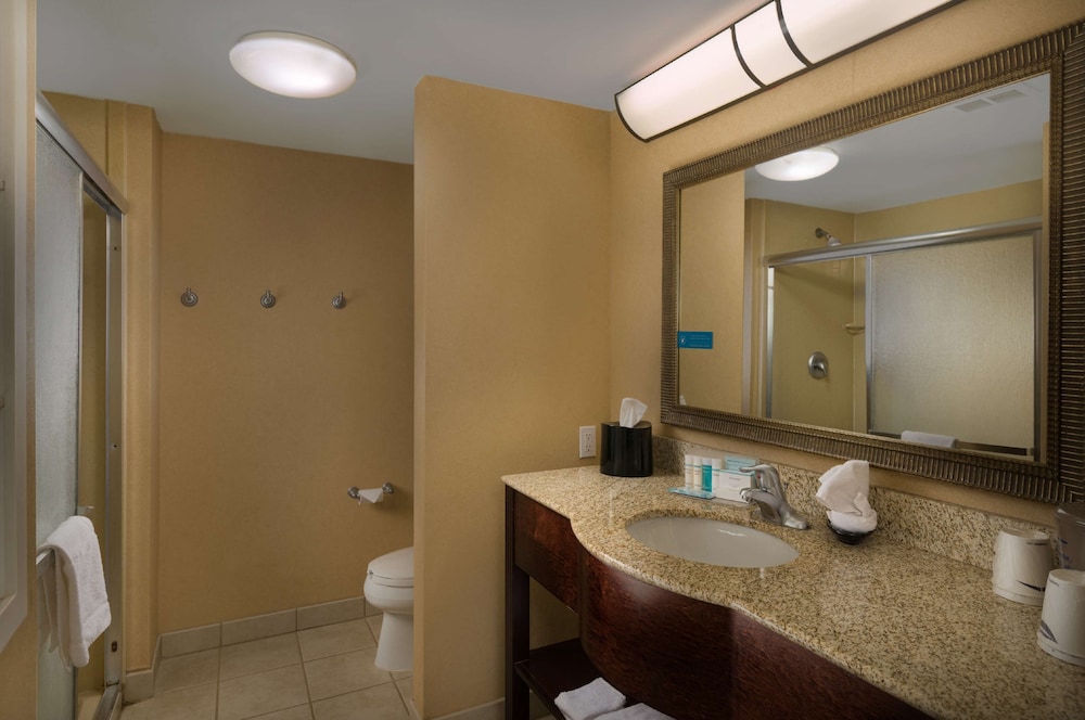 Room, 2 Queen Beds, Accessible, Bathtub - Photo 3