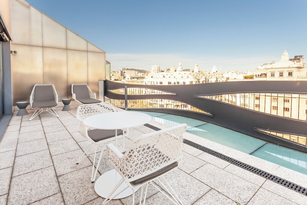 Premium Apartment, 2 Bedrooms, Terrace, City View