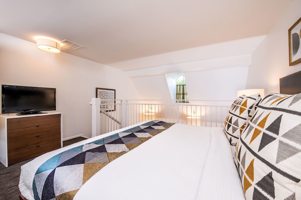 Loft - Photo 2