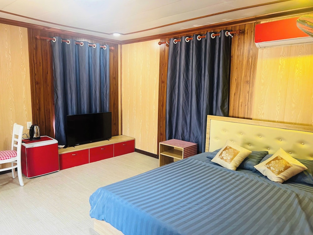 Deluxe Studio