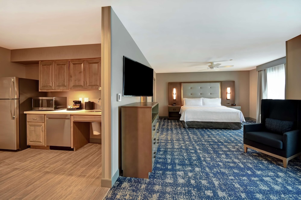 Suite, 1 King Bed, Accessible (Roll-In Shower) - Photo 2
