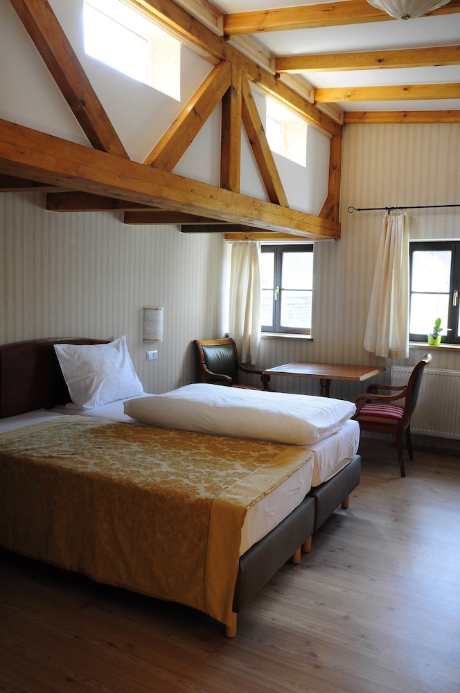 Business Single Room, 1 Queen Bed photo 3