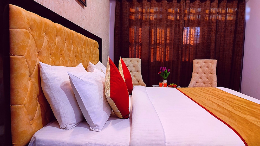 Executive Room - Photo 11