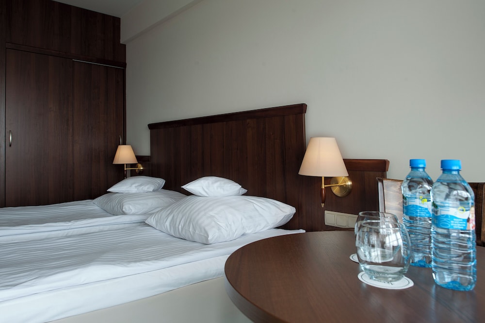 Economy Twin Room photo 3