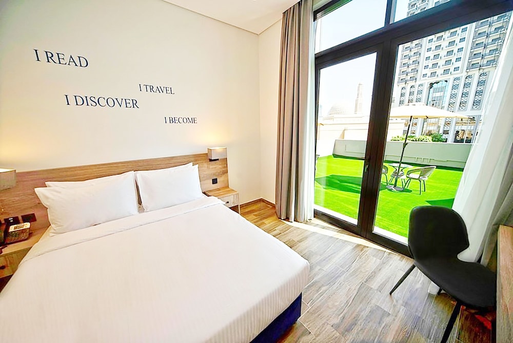 Deluxe Double Room (includes 25% off F&B) photo 1