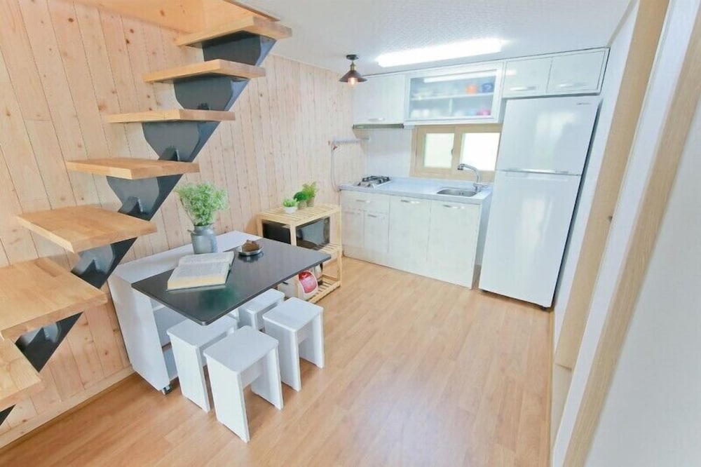 House (4) - Photo 5