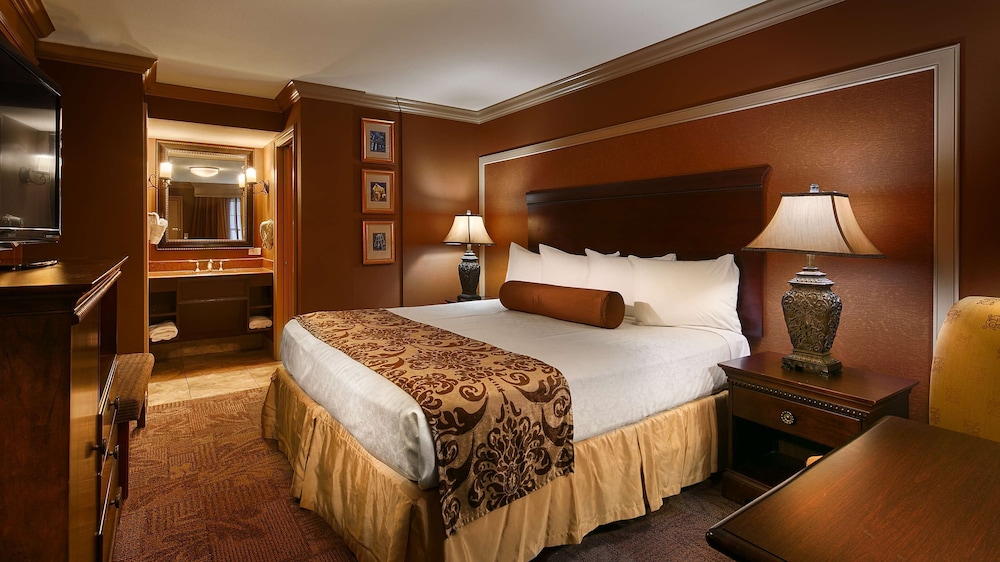 Standard Room, 1 King Bed, Non Smoking, Courtyard Area photo 1