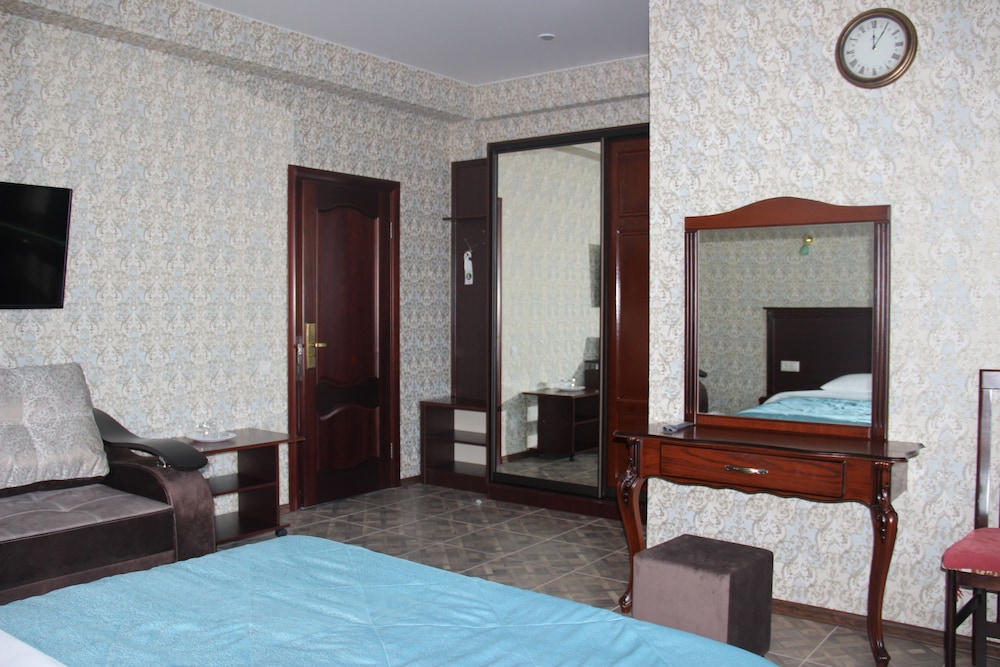 Standard Family Double or Twin Room photo 2